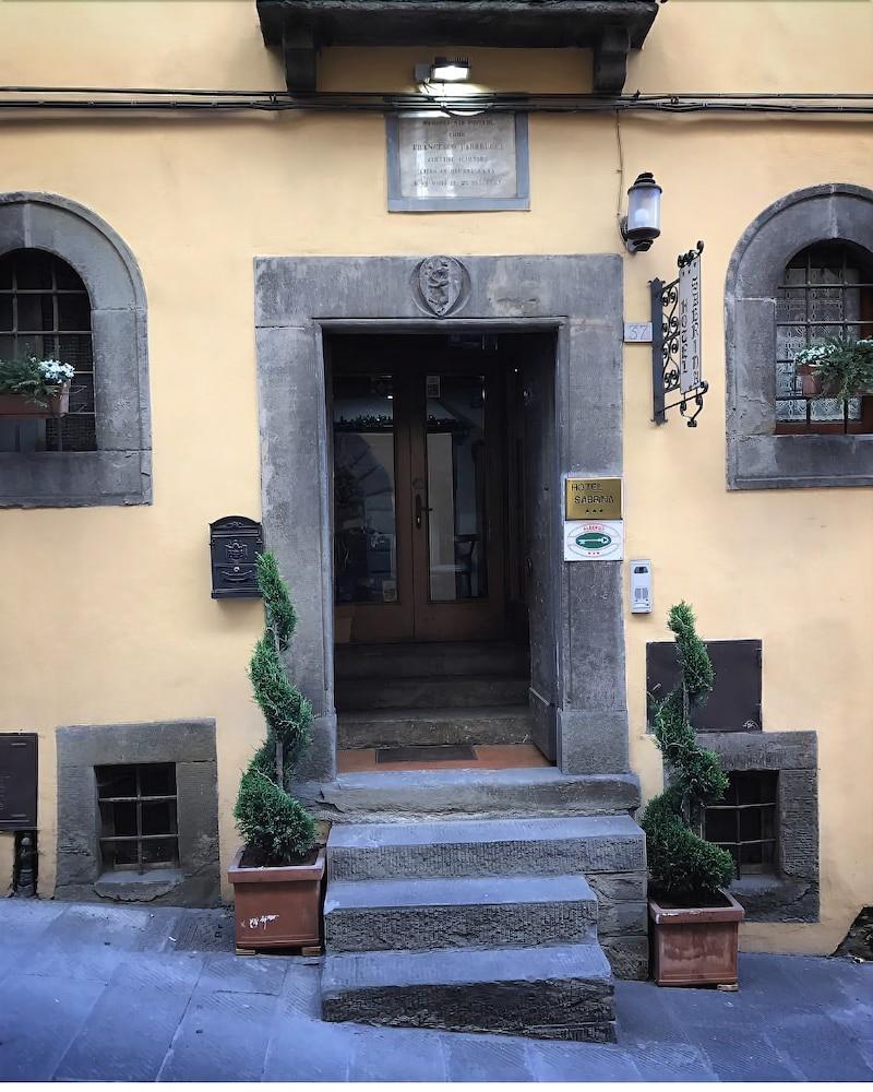 Hotel Sabrina Кортона Экстерьер фото